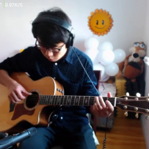 美女顺着丝袜往上摸视频大全
